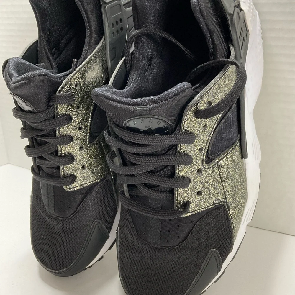 Nike Huaraches Black and Gold girls